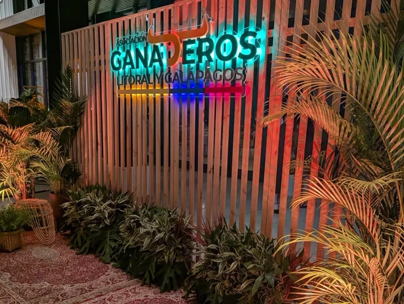 Letrero luminoso de la sesión solemne de la Asociación de Ganaderos